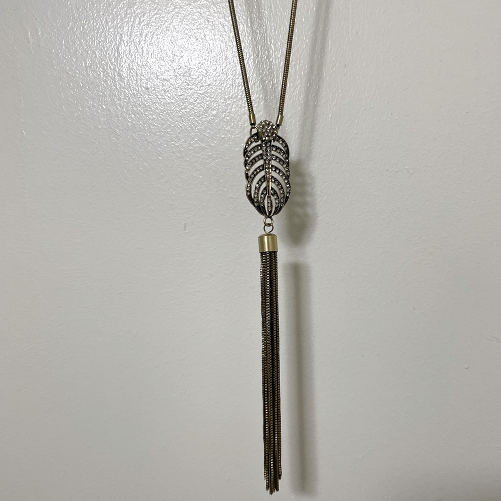 Long pendant with tassel